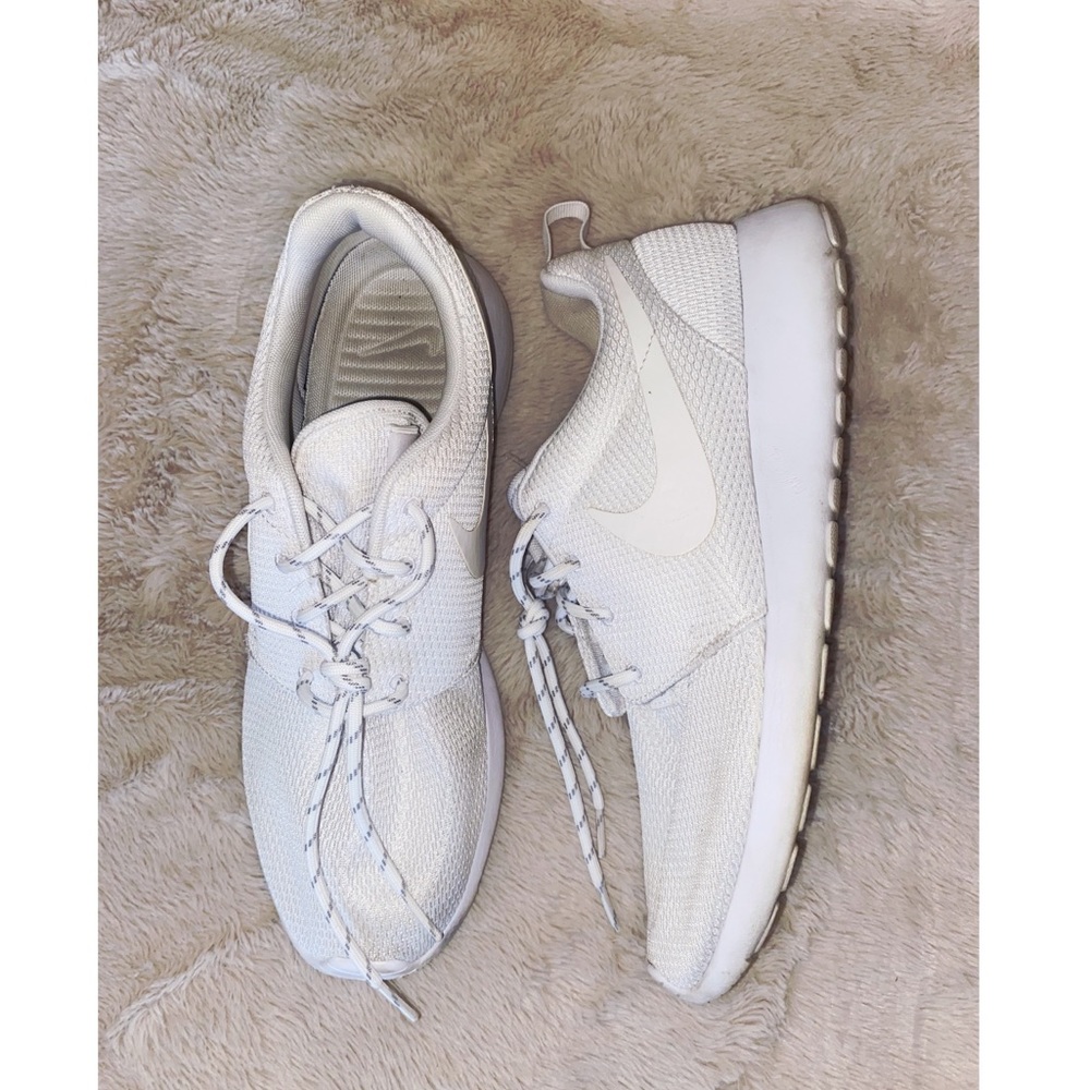 All White Nike Rosche!